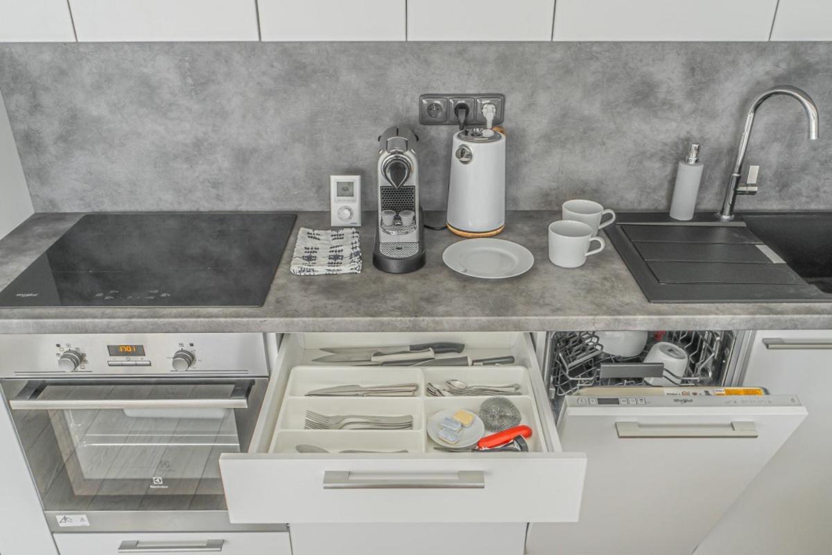 Apartment Karel With Garage Parking Prague Ngoại thất bức ảnh