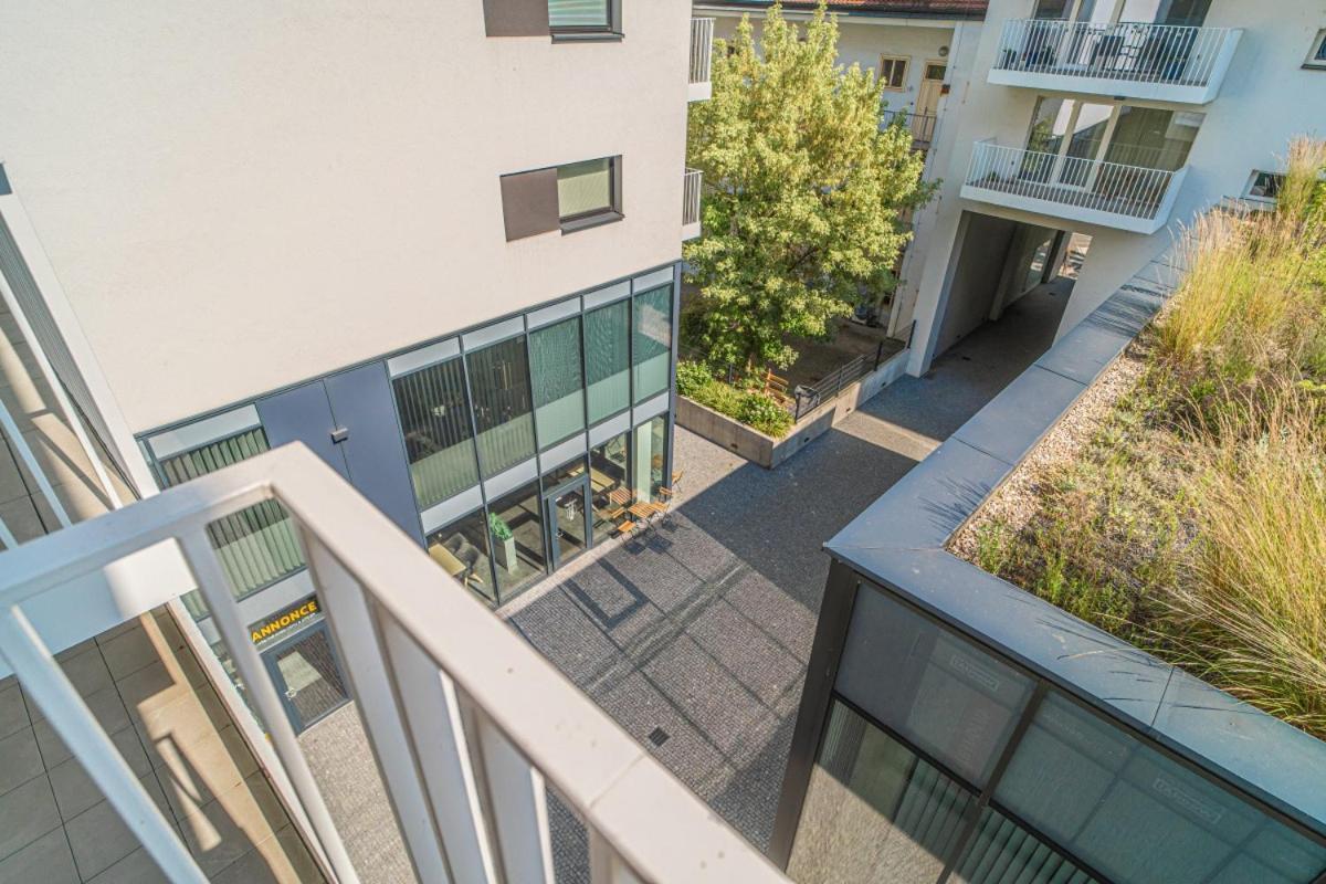 Apartment Karel With Garage Parking Prague Ngoại thất bức ảnh